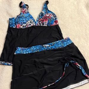 Tankini Bathing suit with skirt bottom. Size XL - Black with accents of Color